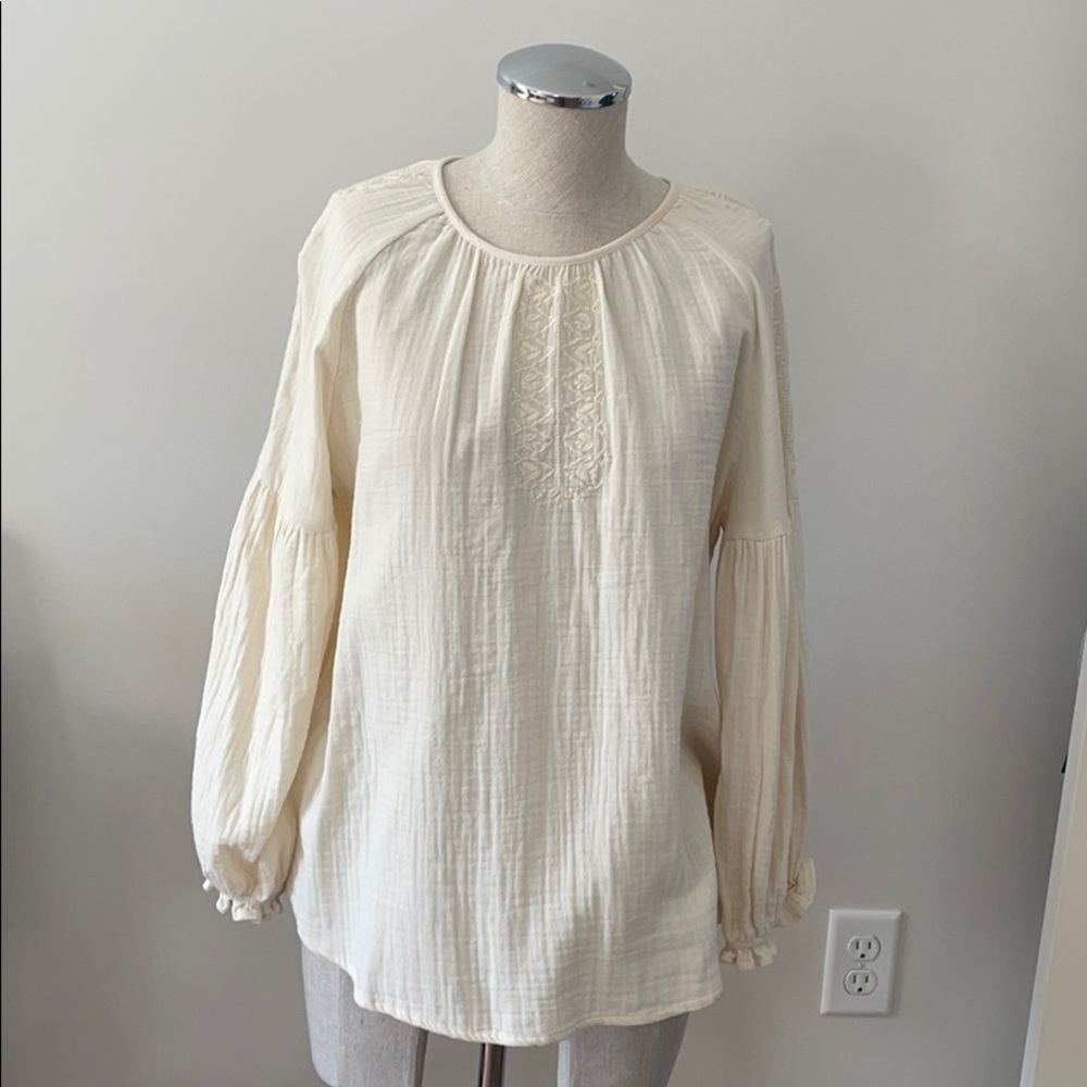 Off white puffy blouse